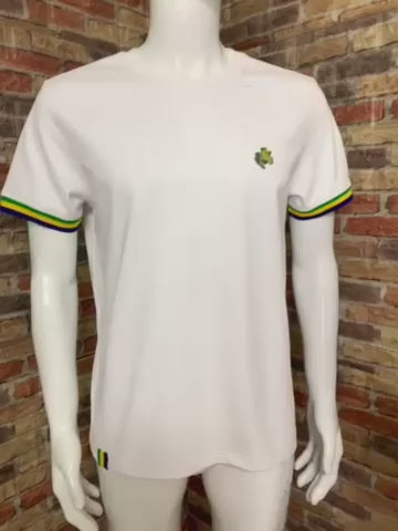 T-Shirt Gabon Homme : Élégance au Drapeau Flottant